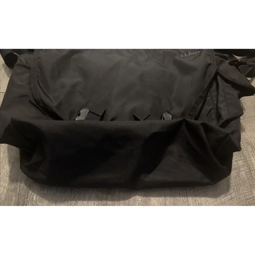 LL Bean Messenger Bag Mens Nylon Black Flap Laptop Carrying Buckle Travel LARGE